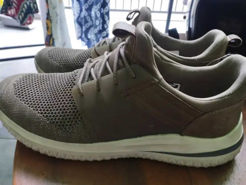 Dijual Sepatu Sketchers ukuran 43