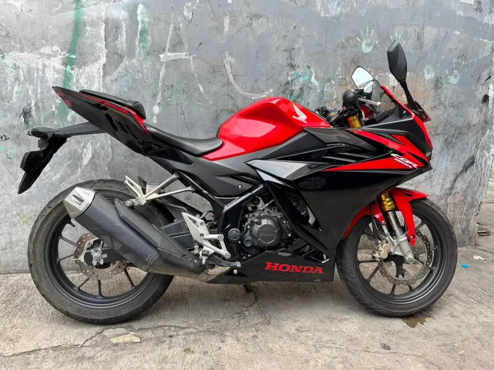 Honda CBR 150 R New thun 2023 pajak panjang mesin halus jozz siap gas.