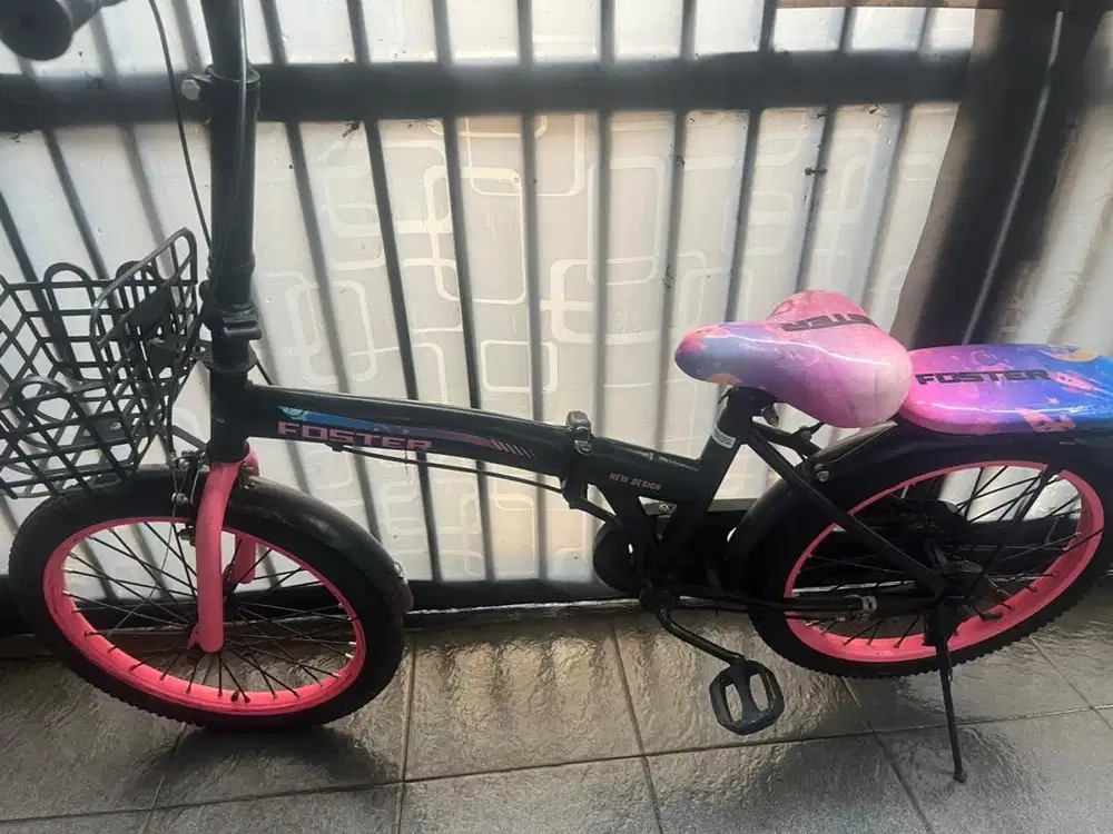 Sepeda lipat anak pink hitam