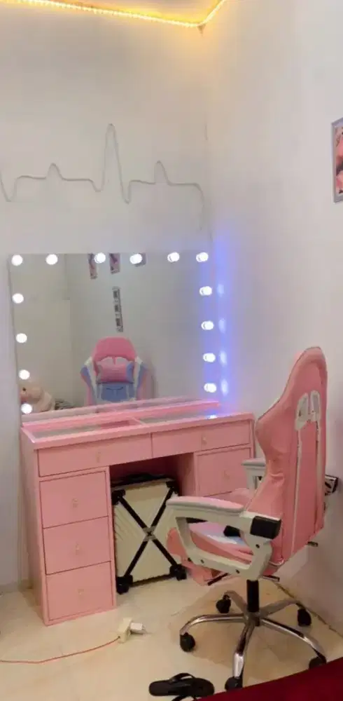 Meja rias + kursi geming