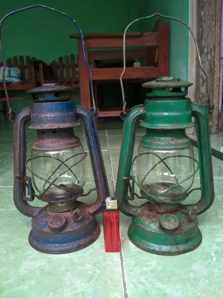 Lampu minyak jadul bekas
