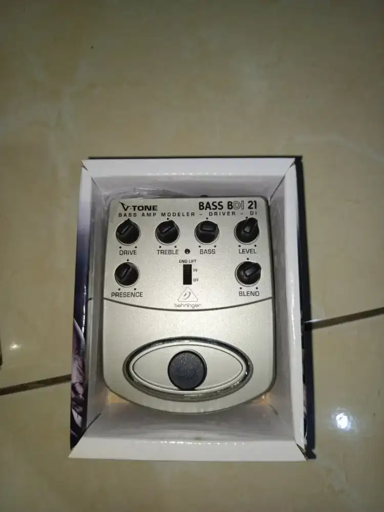 efek bass behringer V-Tone BDI21