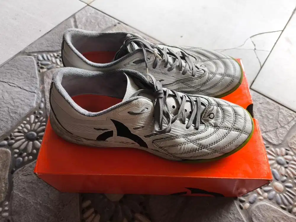 Sepatu futsal ortus catalys v 5 k-lea size 41