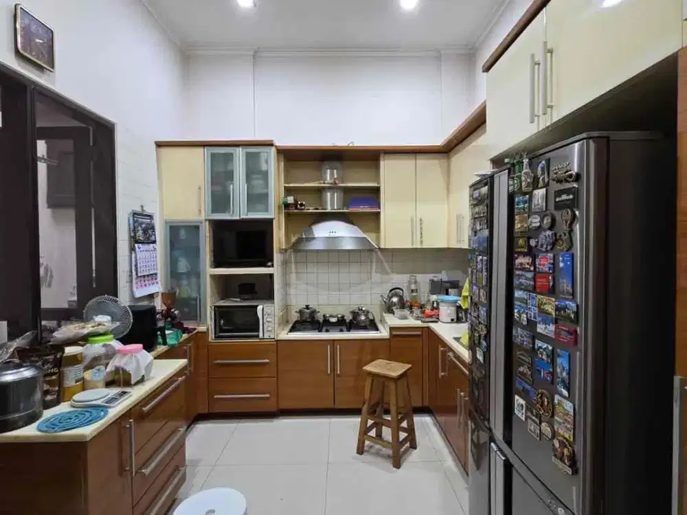 kolam Renang ,Graha Taman Bintaro Rumah Mewah. 5 menit ke Mall BX