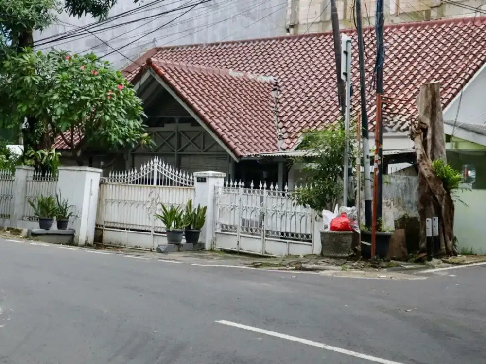 Di Jual Rumah Hook 1 Lokasi Sangat Stretegis di Bendungan Hilir, Jakarta Pusat
