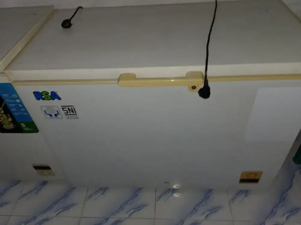 Freezer box kapasitas 310 liter