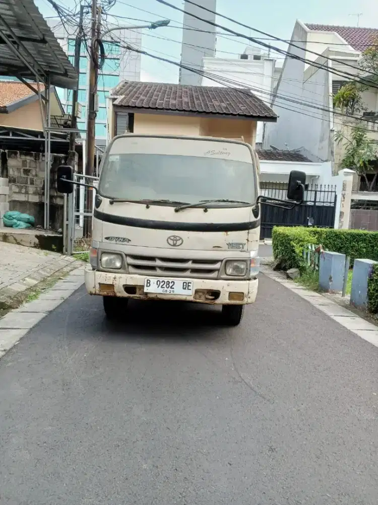 Hino dutro 110 et ban 6 roda dumptruk 2004
