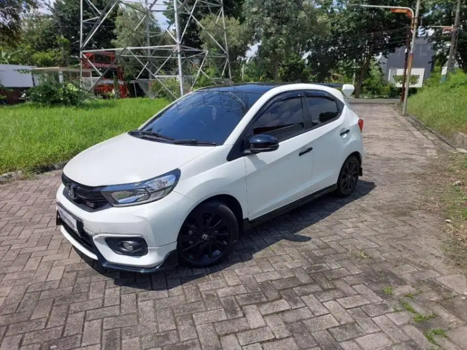 DP RENDAH Brio 1.2 RS Urbanite Edition Bensin-MT-2022 PUTIH SS