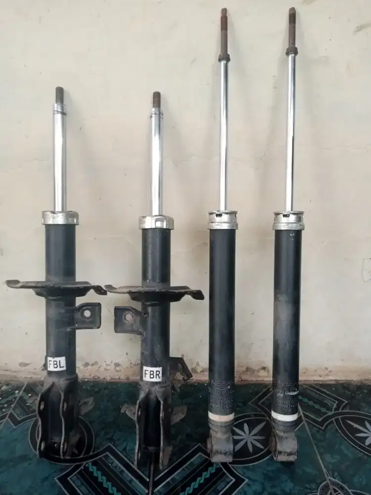 Shockbeker mobil nissan