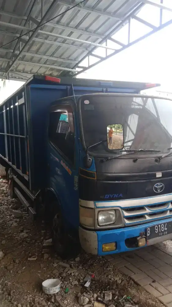 hino dutro bak besi 110 et dobel 6 ban  tahun 2006 full original