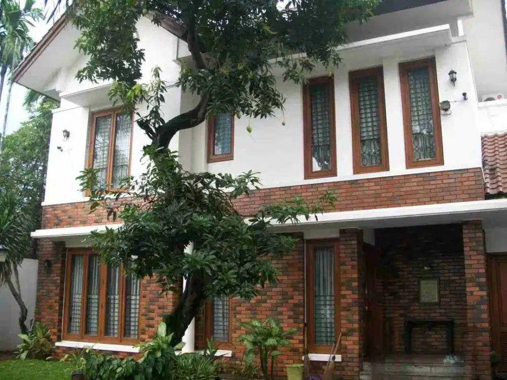 Dijual Cepat Rumah 2 Lantai Lokasi Strategis di Jakarta Selatan