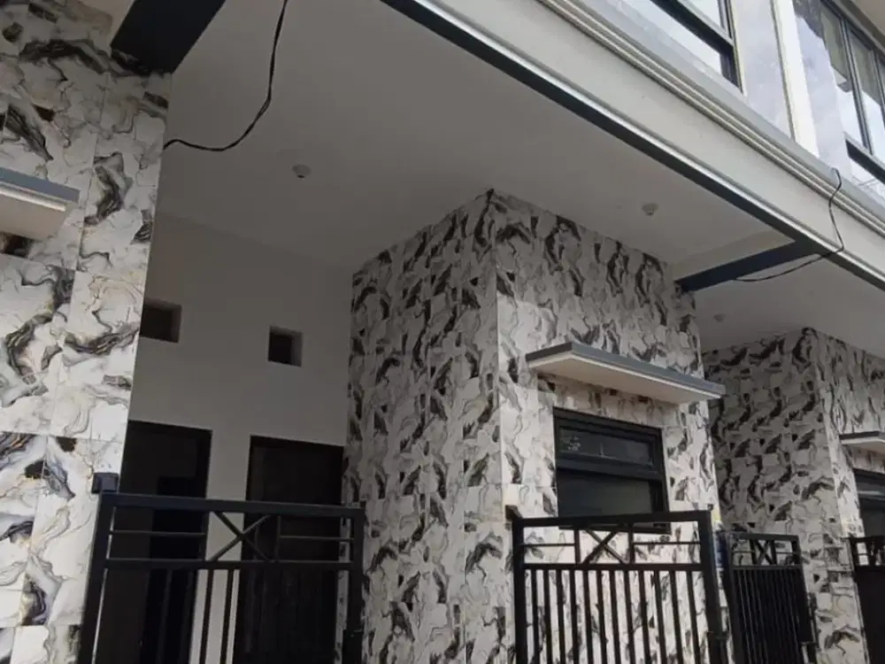 Rumah Mewah Siap Huni Dekat Dengan MIinimarket,dll Lebak Arum Surabaya