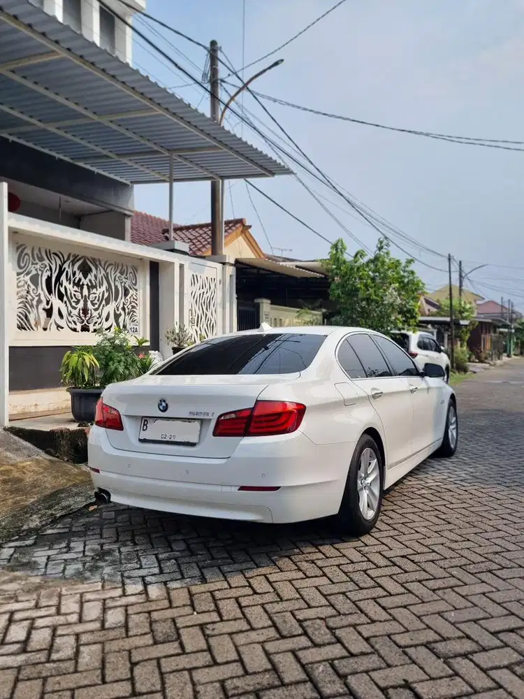 BMW F10 528i LCi Th 2013 White on Brown Warna Putih