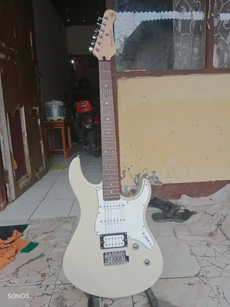 Yamaha pacifica 112V