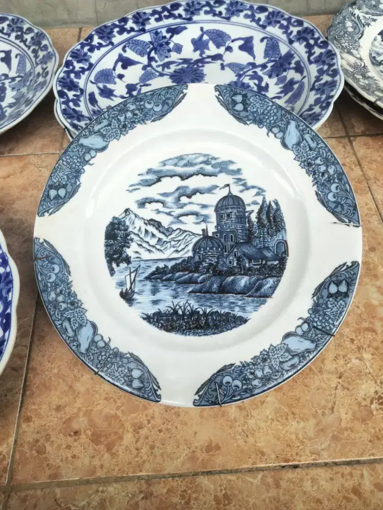 Piring hiasan dinding rumah