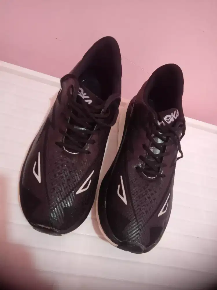 Sepatu running Hoka one clifton9 43)42 vietnam jarang lg pake
