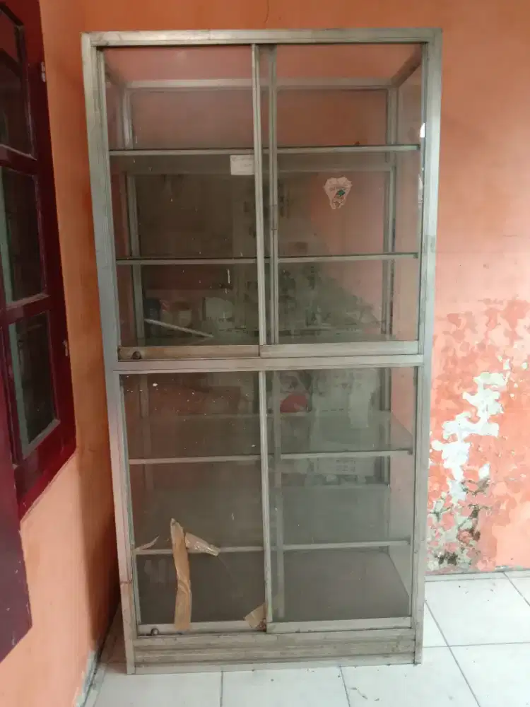 dijual etalase gak kepakai