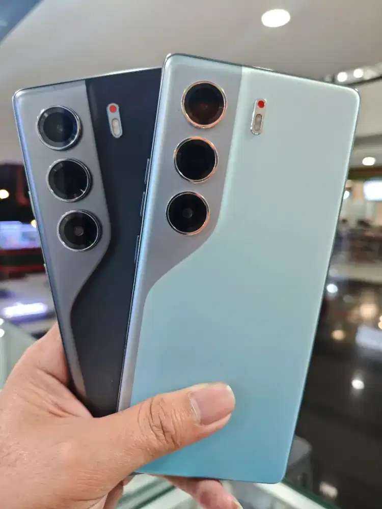 Camon 40 8/256 White/Black like new