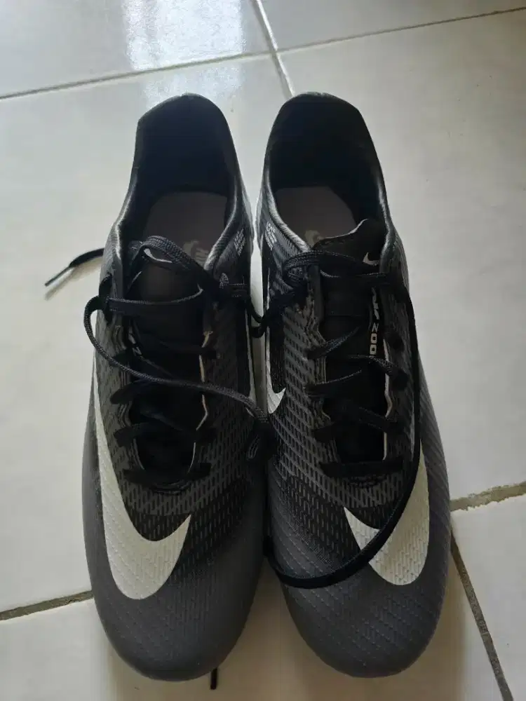 Sepatu bola belum pernah di pakai