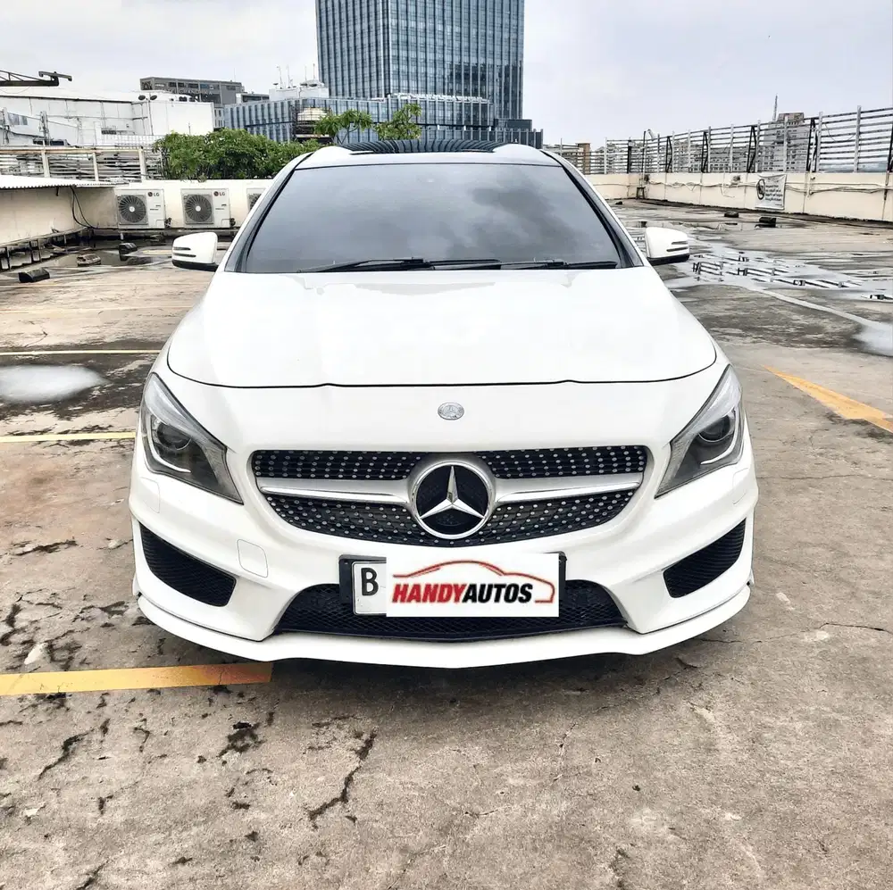 Mercedes Benz CLA200 AMG Panoramic Tahun 2016 Automatic putih