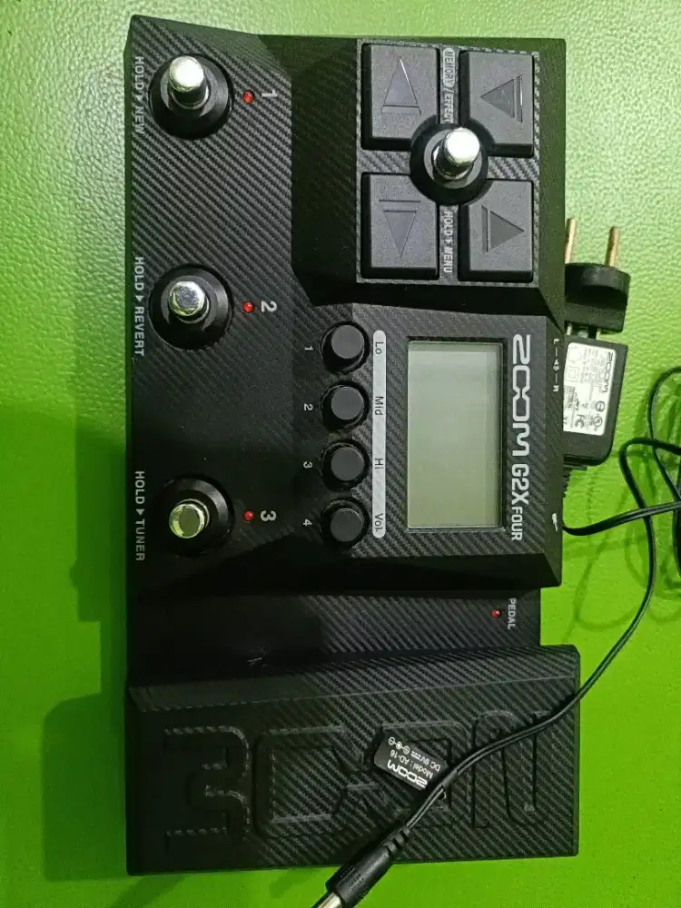 Efek gitar zoom g2x four