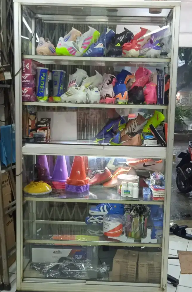 Tingkatkan kelas toko Anda dengan Etalase Kaca Aluminium Premium!.