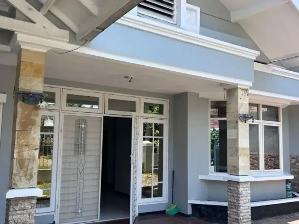 Rumah disewakan/dijual, nirwana eksekutif, siap huni, row jalan lebar