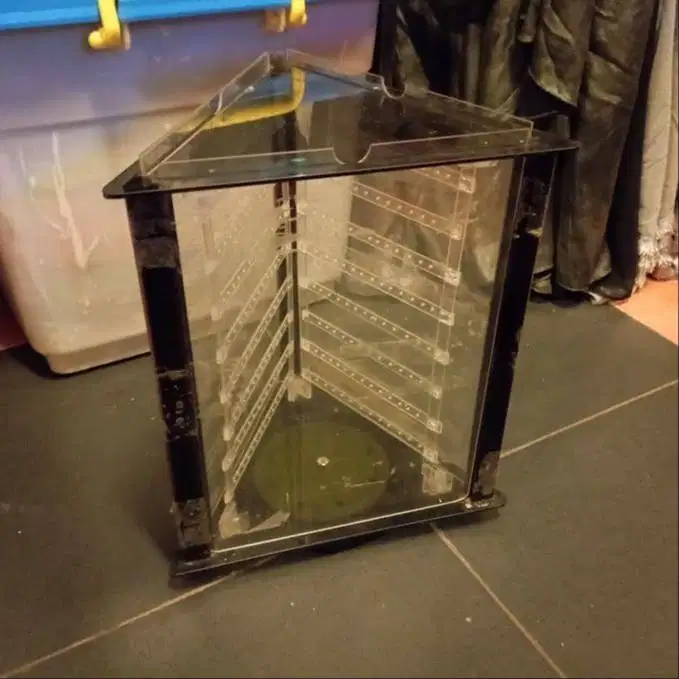 Rak Display Showcase Perhiasan 3 Sisi Putar