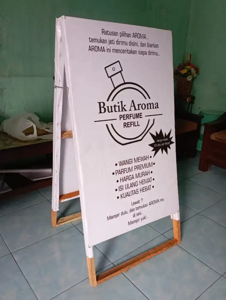 Papan nama segitiga promosi pinggir jalan hemat murah bisa dipindah