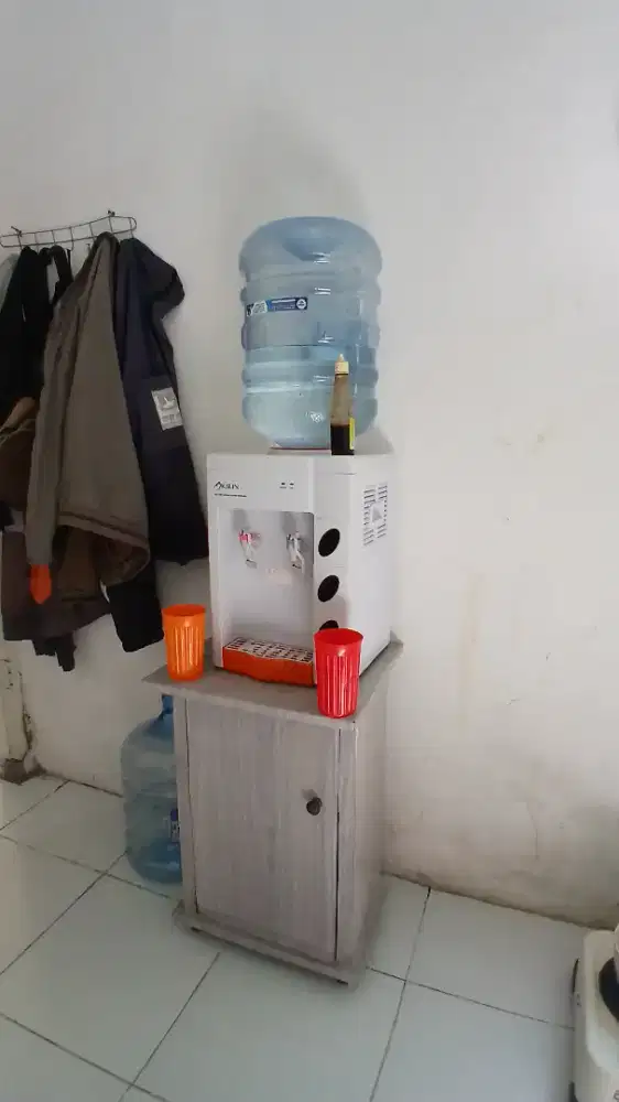 Dispenser dan Meja dispenser