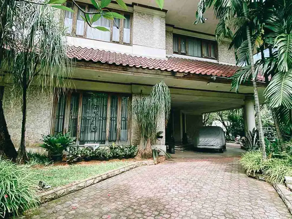 Rumah dijual 
Posisi tanah hoek, bangunan 2 lantai di Komp RSPP fatmawati Jaksel