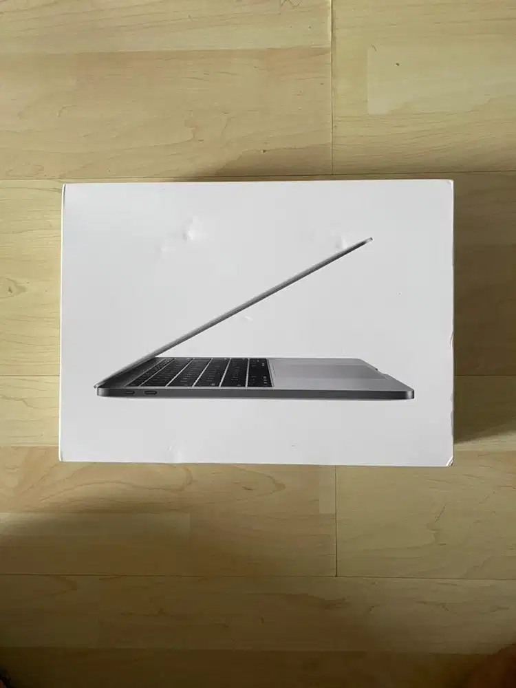 Macbook Pro (box only)