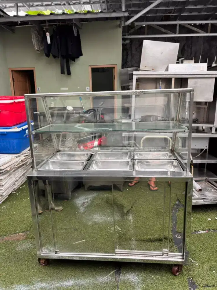 ETALASE / BOOTH JUALAN

Ukuran 122x70x145
Pan 6