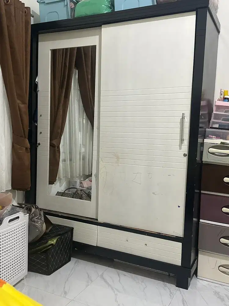 Beli Lemari Baju gratis meja make up