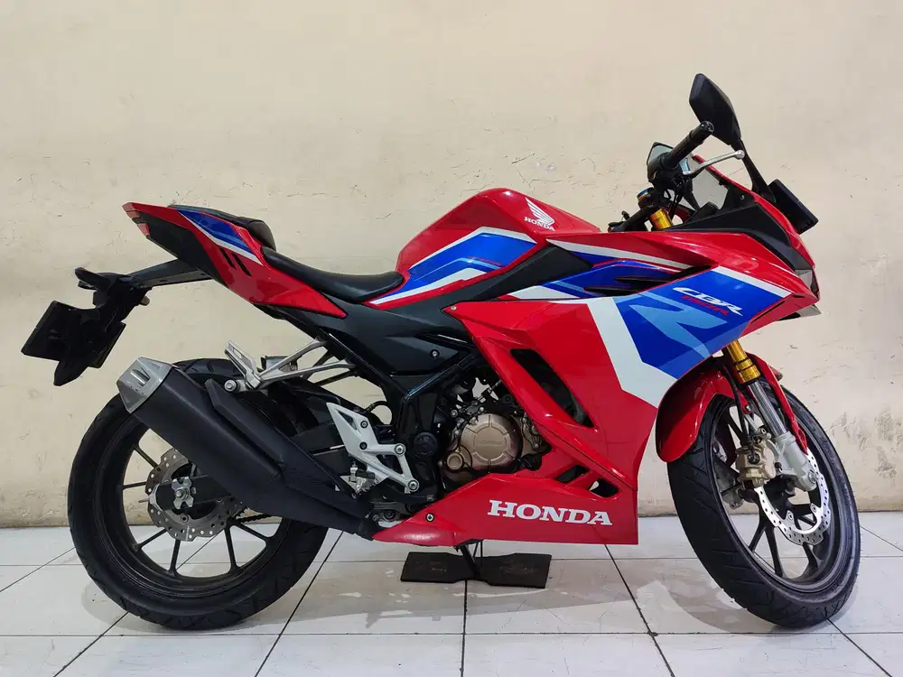 CBR 150R 2022 TRICOLOR istimewa mulus terawat siap pakai...