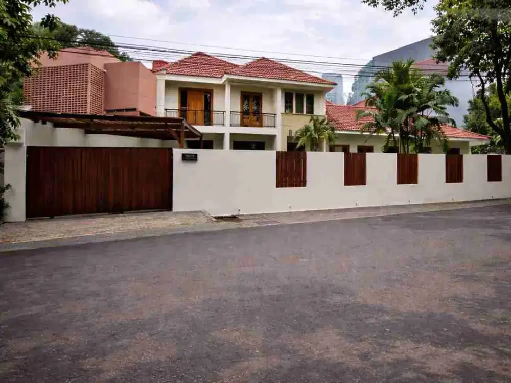 RUMAH JAYAMANDALA – FOR SALE
 Kel. Menteng Dalam, Kec. Tebet | Jakarta Selatan

Kesempatan langka memiliki rumah luas, siap huni, dan berlokasi sangat strategis di jantung Jakarta Selatan. Cocok untuk hunian keluarga besar maupun investasi.

Lokasi Sangat