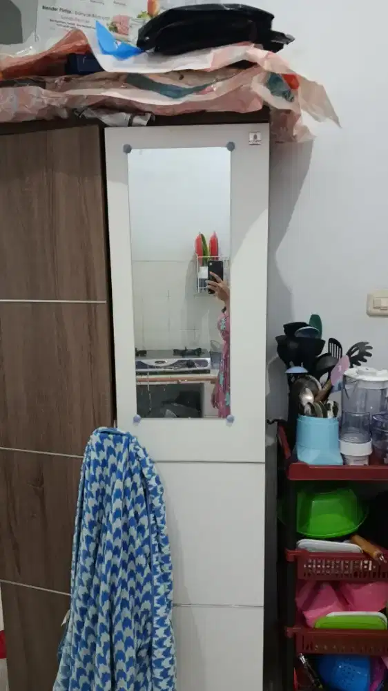 Dijual lemari pakaian 2pintu merk furniture