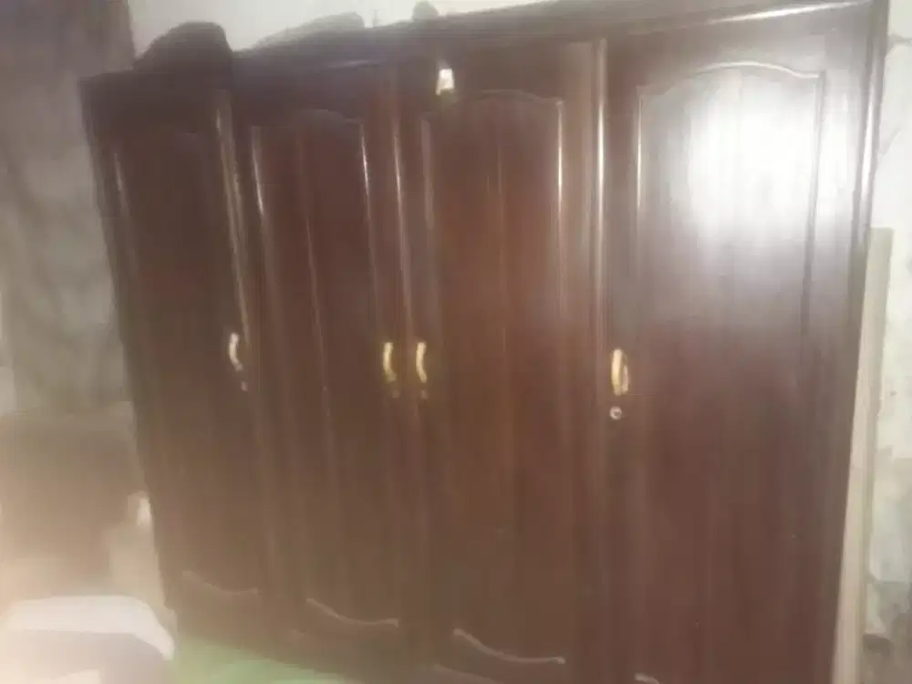 Lemari Pakaian 4 Pintu