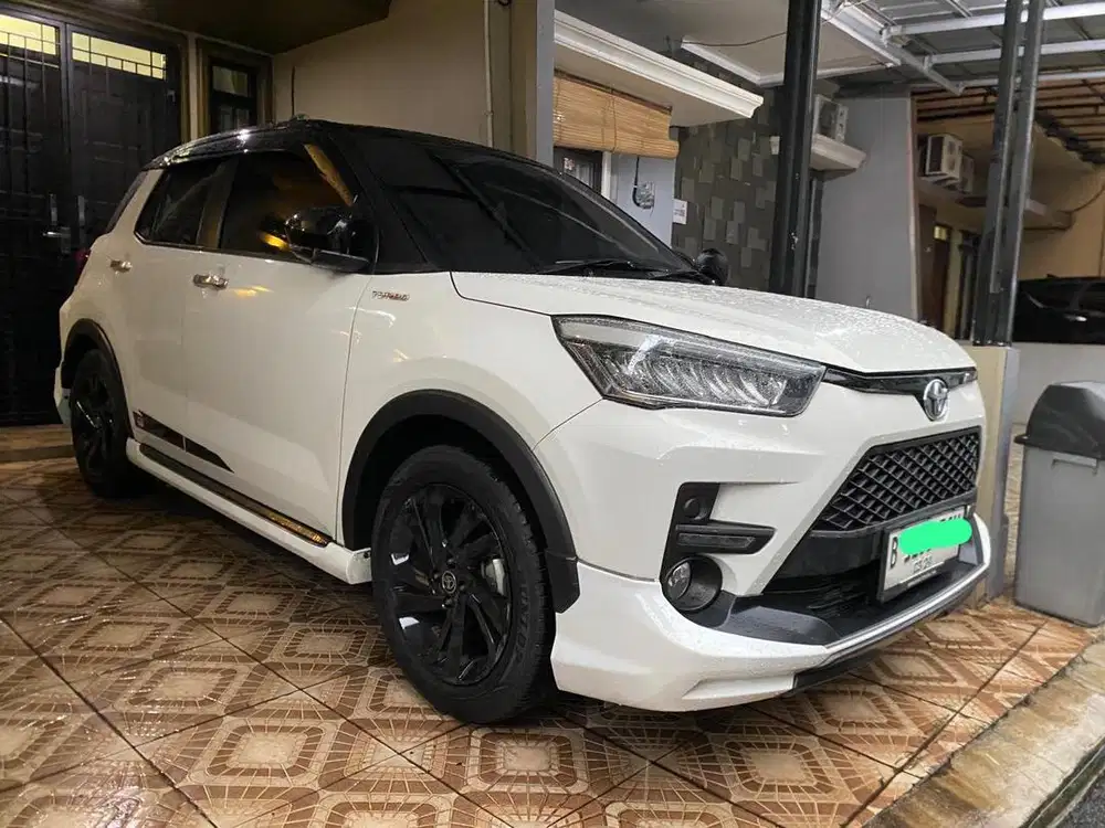 Raize Turbo Two Tone 2024 Low KM