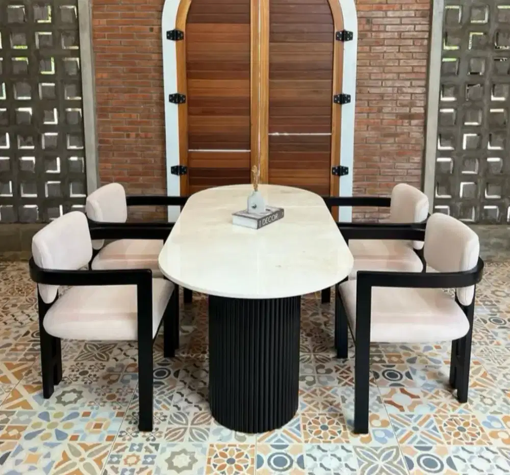 Meja makan marmer Costum