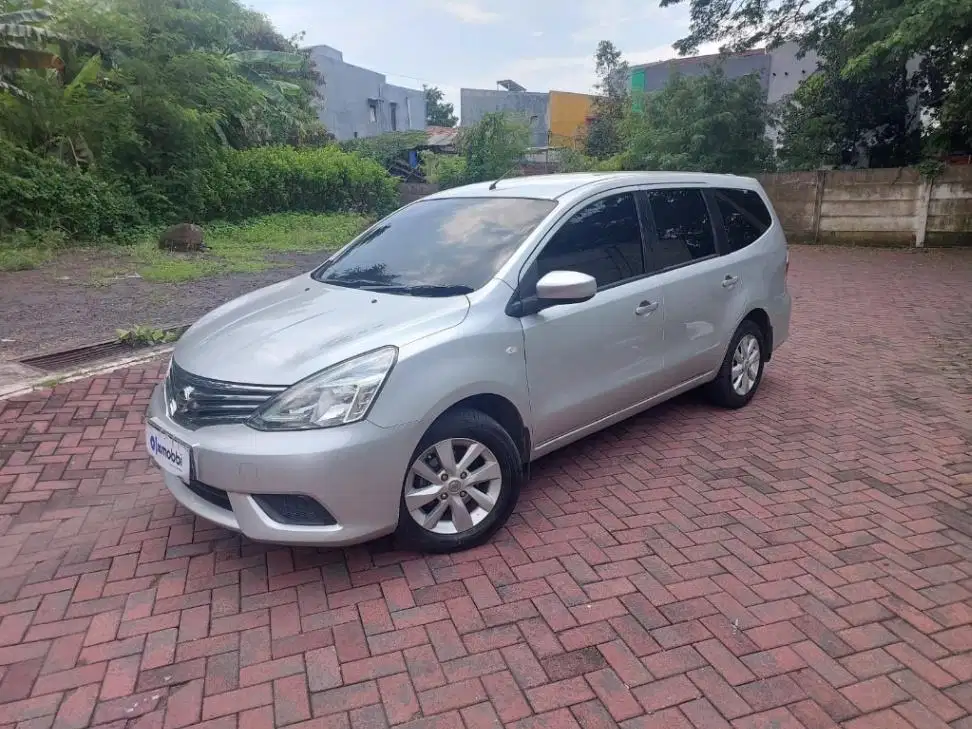 DP 10 jt Grand livina 1.5 SV Bensin-MT-2015 SILVER SR