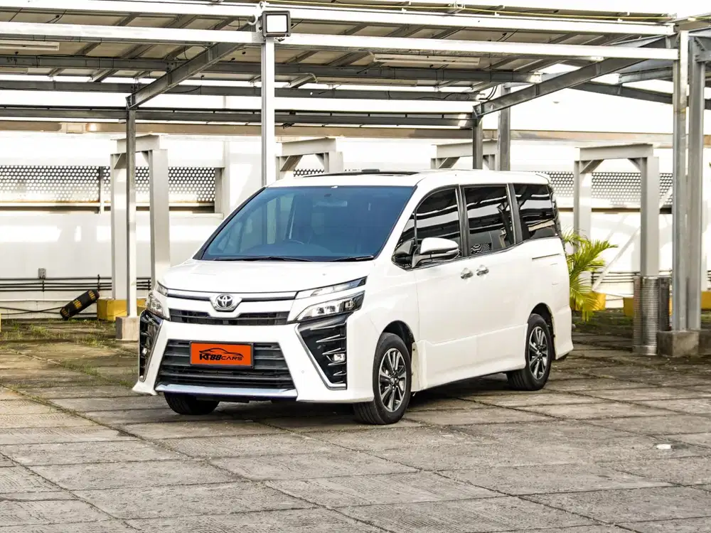 LOW KM TOYOTA VOXY 2.0 MATIC 2018 PUTIH