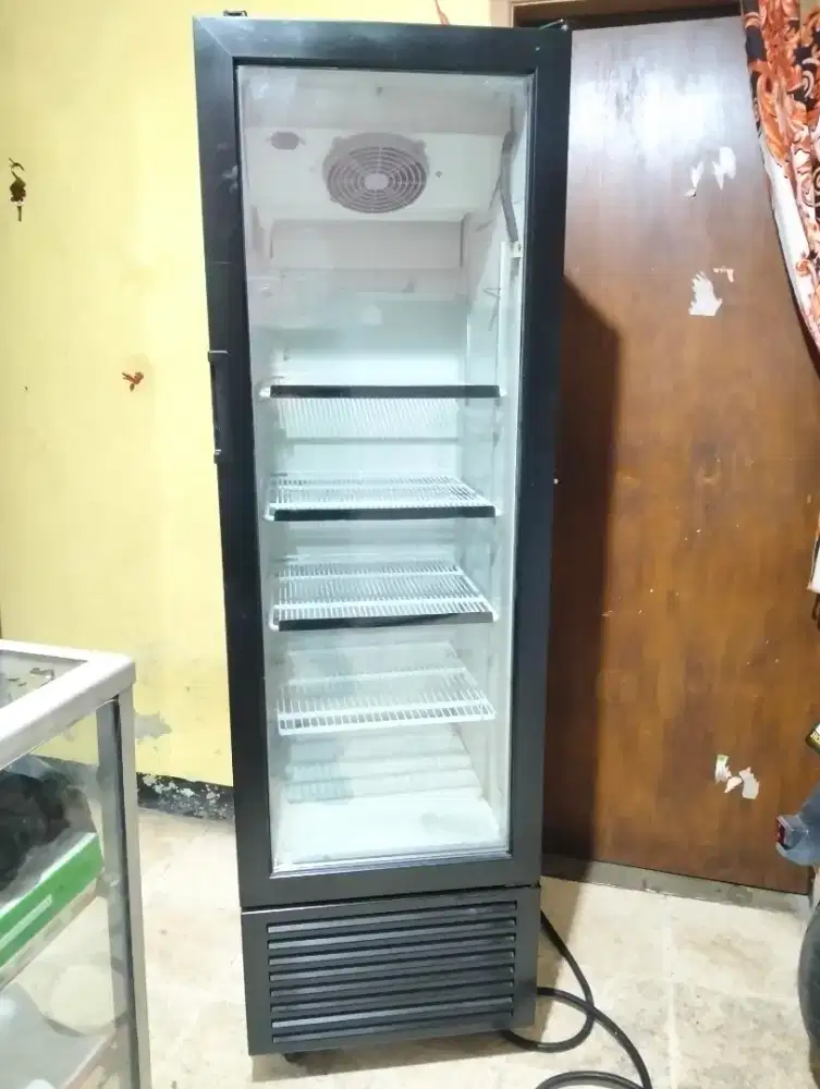 Showcase Frigorex 250L 4 Rak