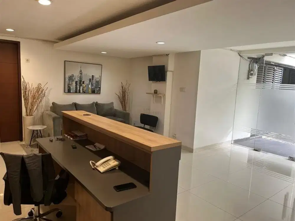 Disewakan Ruang Kerja yang bisa di  Pakai untuk kantor atau usaha lain nya di daerah radio dalam kebayoran baru lokasi yang strategis