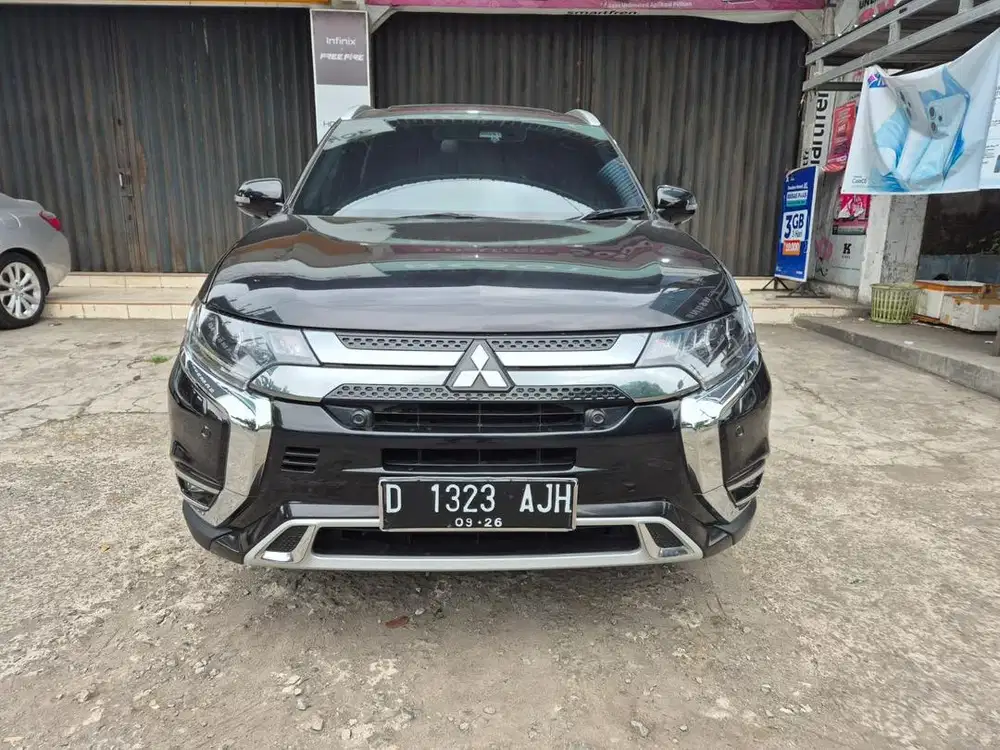 Outlander 2.4 PHEV Hybrid AT 2021 Nik 2020