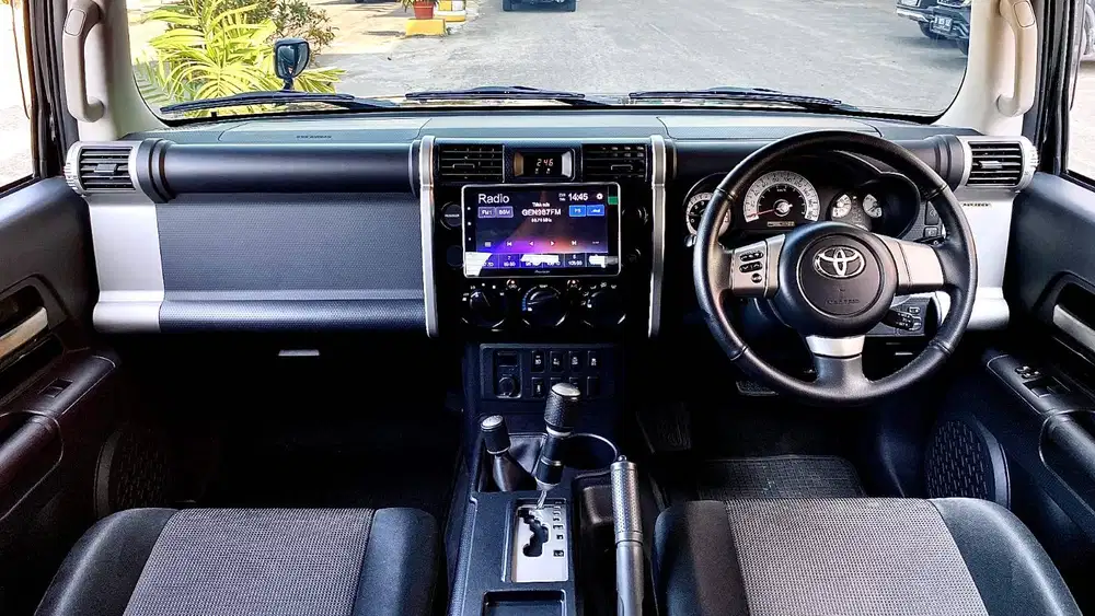 KM 40RB Toyota FJ Cruiser 4x4 AT Fullspec NIK 2014 Black On Black