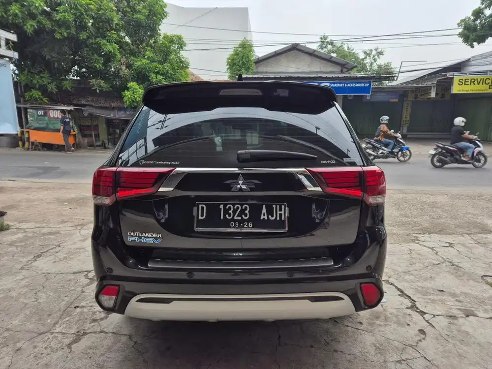 Murahhh !! Outlander PHEV 2.4 Hybrid AT 2021 Nik 2020, LANGKA