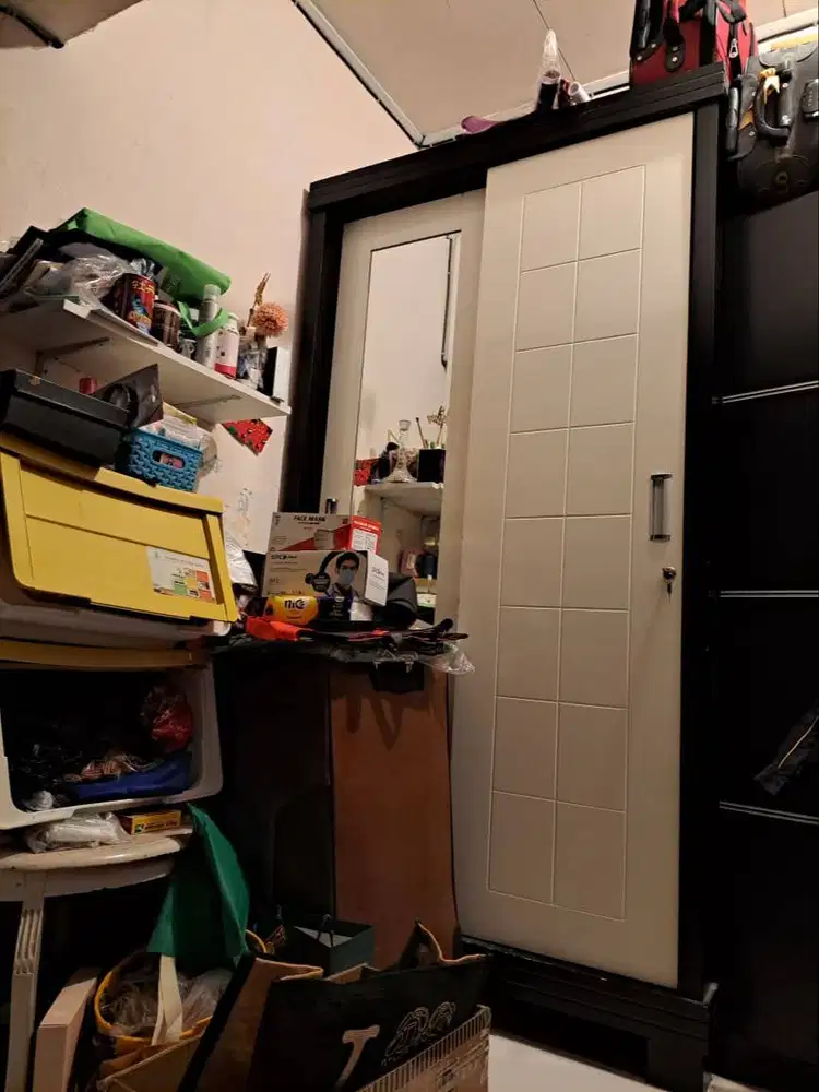 DIJUAL – Lemari Pakaian