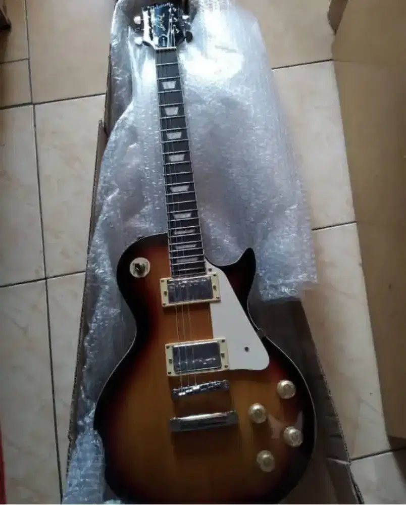 Di jual Gitar gibson Custom tahun 2021