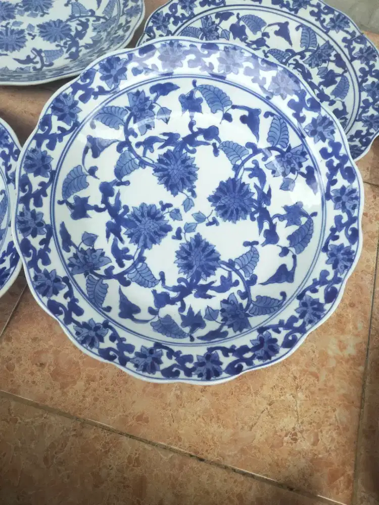 Piring hiasan dinding